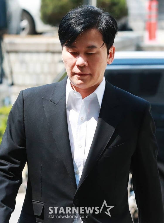 그룹 아이콘 전 멤버 비아이의 마약 수사 무마 혐의를 받는 양현석(52) 전 YG엔터테인먼트 대표 프로듀서가 18일 오후 서울 서초동 서울중앙지법에서 열린 3차 공판에 출석하고 있다. /2022.04.18 /사진=이동훈 기자 photoguy@