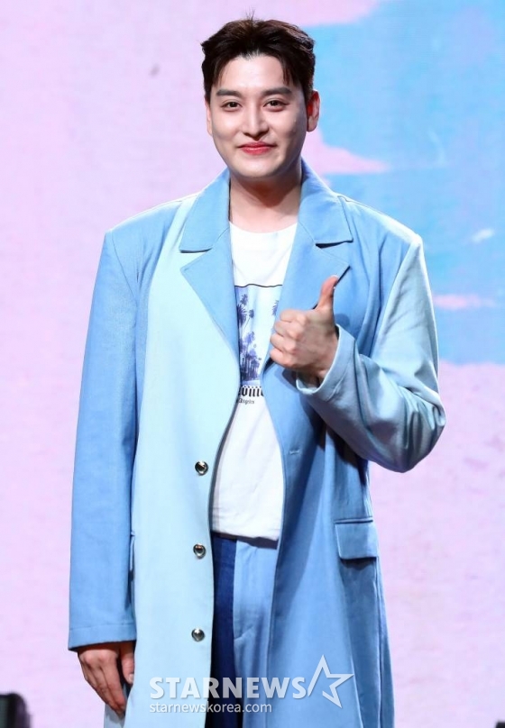 그룹 유키스 일라이가 28일 오후 서울 강남구 청담동 일지아트홀에서 진행된 미니앨범 'PLAY LIST' 발매 기념 쇼케이스에 참석해 포즈를 취하고 있다. 유키스의 이번 앨범에는 타이틀곡 '갈래! (The Wonderful Escape)'를 포함해 멤버 기섭의 자작곡 'Dear. Mom'(디어 맘), 팬들을 향한 애틋한 마음을 담은 '기억해줘 (Memories)' 등 유키스만의 음악적 색채를 녹여낸 총 5곡이 수록됐다. 2023.06.28 /사진=김창현 기자 chmt@