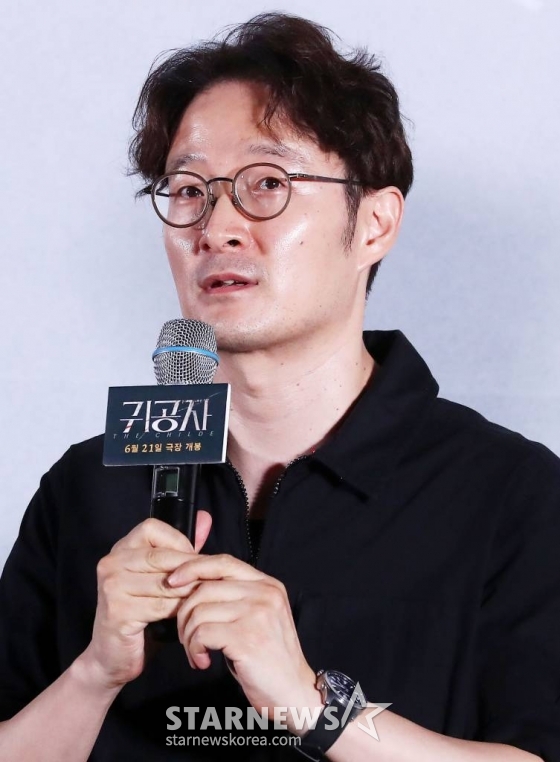 박훈정 감독이 8일 오후 서울 강남구 삼성동 코엑스 메가박스에서 진행된 영화 '귀공자' 언론시사회에 참석해 인사말을 하고 있다. '귀공자'는 필리핀 불법 경기장을 전전하는 복싱 선수 '마르코' 앞에 정체불명의 남자 '귀공자'를 비롯한 각기 다른 목적을 지닌 세력들이 나타나 광기의 추격을 펼치는 이야기. 오는 21일 개봉. 2023.06.08 /사진=김창현 기자 chmt@