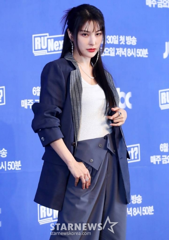 카라 박규리가 30일 오전 서울 마포구 상암동 스탠포드 서울에서 진행된 JTBC 서바이벌 예능 'R U Next?' 제작발표회에 참석해 포즈를 취하고 있다. 'R U Next?'는 하이브와 CJ ENM JV 빌리프랩의 차세대 걸그룹 최종 멤버를 결정하는 프로그램이다. 데뷔를 꿈꾸는 참가자들은 체계적인 커리큘럼 안에서 트레이닝을 받고, 아이돌이 되기 위한 7개의 필수 조건이 담긴 서바이벌 관문을 하나씩 통과하며 자신의 잠재력과 스타성을 증명한다. 2023.06.30 /사진=김창현 기자 chmt@