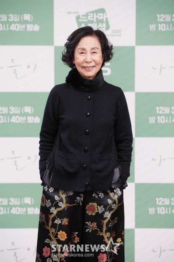 배우 손숙이 3일 오후 온라인 생중계로 진행된 KBS 2TV 드라마스페셜 2020 '나들이' 기자간담회에서 포즈를 취하고 있다. /사진=임성균 기자 tjdrbs23@