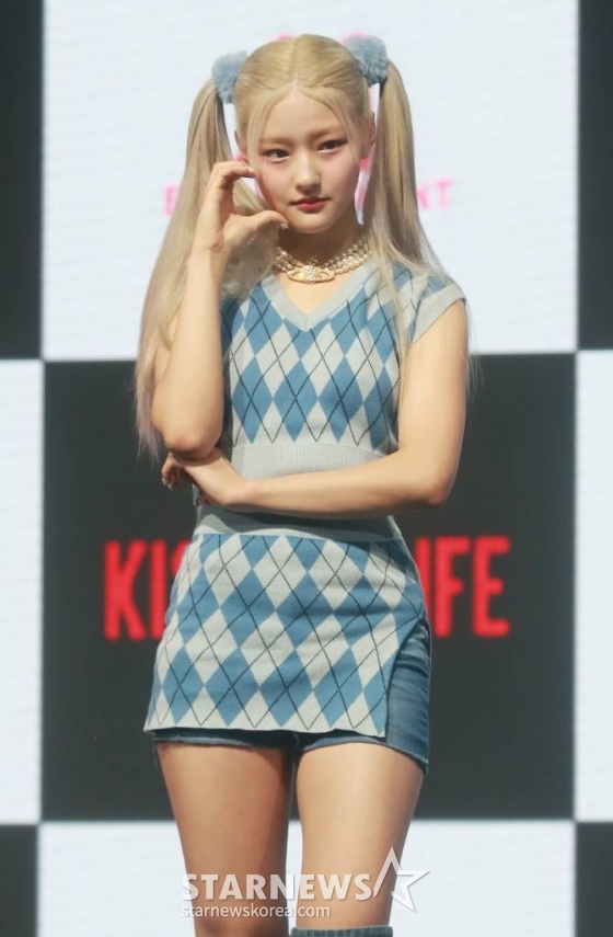 걸그룹 키스 오브 라이프(KISS OF LIFE) 하늘이 5일 오후 서울 광진구 예스24라이브홀에서 진행된 첫 미니 앨범 '키스 오브 라이프' 발매기념 쇼케이스에서 포즈를 취하고 있다. 이번 앨범에는 타이틀곡 '쉿'을 비롯해 '안녕, 네버랜드', '슈가코트', '카운트다운', '키티캣', '플레이 러브 게임스' 등이 수록됐다. /2023.07.05 /사진=이동훈 기자 photoguy@