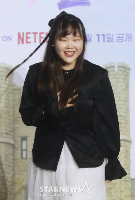 가수 이수현이 6일 오전 서울 CGV용산아이파크몰에서 진행된 넷플릭스 예능 '19/20'(열아홉 스물) 제작발표회에 참석해 포즈를 취하고 있다. 열아홉의 마지막 일주일과 스물의 첫 일주일 그 사이, 아직은 서툴고 풋풋한 Z세대들의 특별한 성장의 순간을 기록한 청춘 리얼리티 예능 '19/20'은 오는 11일 공개된다. /2023.07.06 /사진=이동훈 기자 photoguy@