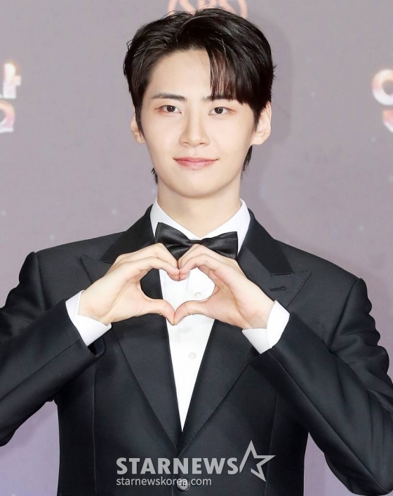 배우 이진혁이 31일 오후 서울 마포구 상암동 SBS 프리즘타워에서 진행된 '2022 SBS 연기대상' 레드카펫에 참석해 포즈를 취하고 있다. 2022.12.31 /사진=김창현 기자 chmt@