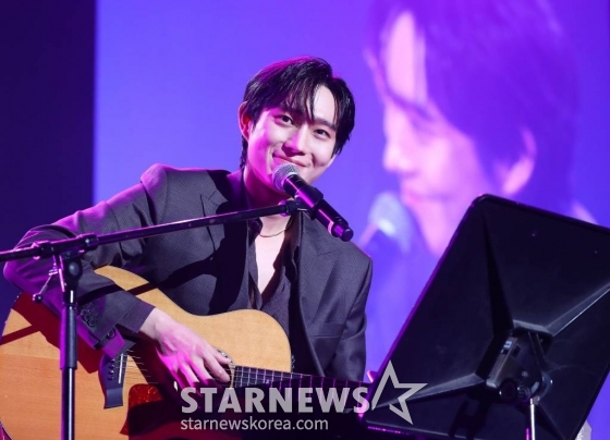 배우 김영대가 8일 오후 일본 요코하마 피아 아레나 MM에서 열린 스타뉴스 주최 '2023 Asia Artist Awards(2023 아시아 아티스트 어워즈, 이하 '2023 AAA') 비기닝 콘서트 '男神(남신)'에서 멋진 공연을 선보이고 있다. '男神'에 참석한 5인의 남신들인 김재중, 김선호, 황민현, 이준영, 김영대는 2시간 30분 동안 환상적인 무대들을 선보였다. 2023.07.08 /사진=김창현 기자 chmt@