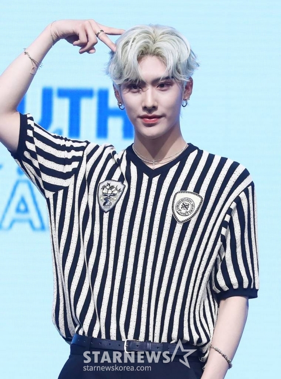 그룹 제로베이스원(ZEROBASEONE) 리키가 10일 오후 서울 광진구 예스24 라이브홀에서 진행된 첫 번째 미니앨범 'YOUTH IN THE SHADE (유스 인 더 셰이드)' 발매 기념 쇼케이스에 참석해 포즈를 취하고 있다. 데뷔 앨범 'YOUTH IN THE SHADE'는 이 시대 청춘의 모습 즉, 찬란한 청춘의 아름다움과 그 이면의 불안정함을 담고 있다. 2023.07.10 /사진=김창현 기자 chmt@