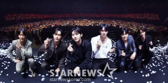 배우 박건일, 김영대, 황민현, 김재중, 김선호, 이준영이 8일 오후 일본 요코하마 피아 아레나 MM에서 열린 스타뉴스 주최 '2023 Asia Artist Awards(2023 아시아 아티스트 어워즈, 이하 '2023 AAA') 비기닝 콘서트 '男神(남신)'에서 포즈를 취하고 있다.  '2023 AAA' 비기닝 콘서트 男神'에 참석한 5인의 남신들인 김재중, 김선호, 황민현, 이준영, 김영대는 2시간 30분 동안 환상적인 무대들을 선보였다. 2023.07.08 /사진=김창현 기자 chmt@