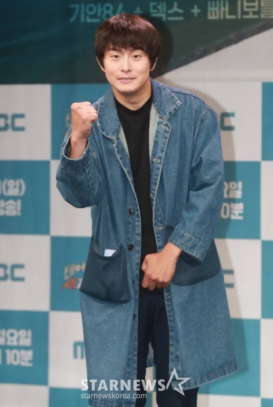 만화가 기안84가 9일 오후 서울 마포구 상암 MBC에서 진행된 MBC 예능 '태어난 김에 세계일주2' 제작발표회에 참석해 포즈를 취하고 있다. /2023.06.09 /사진=이동훈 기자 photoguy@