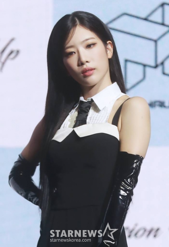 걸그룹 오드 아이 써클(ODD EYE CIRCLE) 김립이 12일 오후 서울 광진구 예스24라이브홀에서 진행된 미니앨범 '버전 업'(Version Up) 발매기념 쇼케이스에서 포즈를 취하고 있다.  이번 앨범에는 타이틀곡 '에어 포스 원'(AIR FORCE ONE)을 비롯해 '기다렸어', '주 느 세 콰'(Je Ne Sais Quoi), '루시드'(Lucid), '러브 미 라이크'(Love Me Like), '마이 시크릿 플레이리스트'(My Secret Playlist) 등 6곡이 수록됐다. /2023.07.12 /사진=이동훈 기자 photoguy@