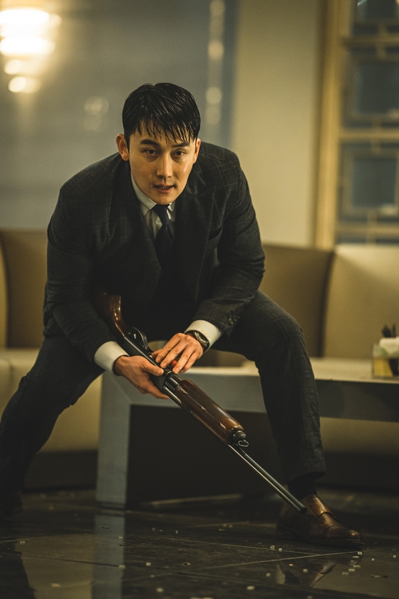 보호자 / 사진=에이스메이커무비웍스