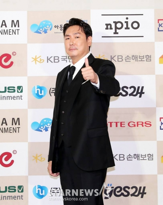 배우 조진웅이 13일 오후 서울 중구 크레스트72에서 열린 '2023 방송광고 페스티벌' 시상식에 참석해 포즈를 취하고 있다. 올해로 15회째를 맞는 '방송광고 페스티벌'은 광고인과 시청자들을 위한 축제의 장을 마련하고, 혁신적 광고 메시지를 발굴해 광고 문화 발전에 기여하고자 2009년부터 머니투데이방송(MTN)이 개최해온 특별한 시상식이다. 2023.07.13 /사진=김창현 기자 chmt@
