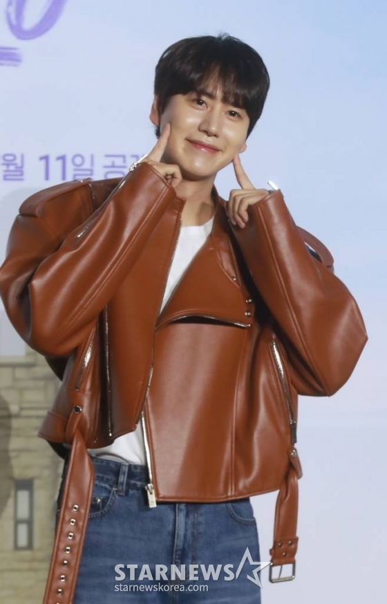 가수 규현이 6일 오전 서울 CGV용산아이파크몰에서 진행된 넷플릭스 예능 '19/20'(열아홉 스물) 제작발표회에 참석해 포즈를 취하고 있다. 열아홉의 마지막 일주일과 스물의 첫 일주일 그 사이, 아직은 서툴고 풋풋한 Z세대들의 특별한 성장의 순간을 기록한 청춘 리얼리티 예능 '19/20'은 오는 11일 공개된다. /2023.07.06 /사진=이동훈 기자 photoguy@