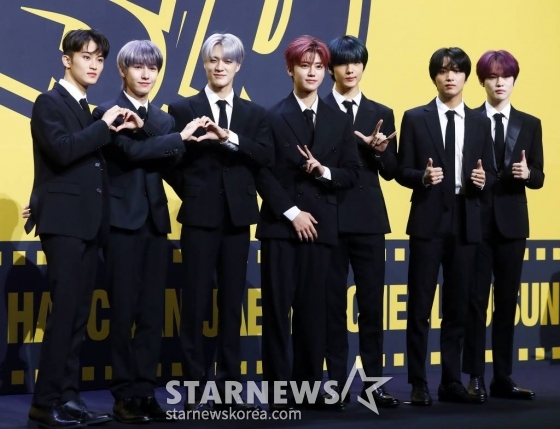 보이 그룹 NCT DREAM(엔시티 드림)이 17일 오후 서울 송파구 롯데호텔 월드에서 진행된 정규 3집 'ISTJ'(아이에스티제이) 발매 기념 기자간담회에 참석해 포즈를 취하고 있다. 이번 앨범명과 동명의 타이틀 곡 'ISTJ'는 하이브리드 힙합 댄스 곡으로 가사에는 MBTI의 정형화된 틀을 깨고, ISTJ인 상대를 해석하는 나만의 방법을 가졌다는 ENFP의 자신감에 찬 이야기를 담았으며 NCT DREAM만의 색깔로 해석한 MBTI는 어떤 매력일지 궁금증을 고조시킨다. 2023.07.17 /사진=김창현 기자 chmt@