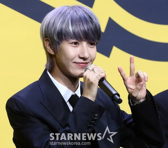 보이 그룹 NCT DREAM(엔시티 드림) 런쥔이 17일 오후 서울 송파구 롯데호텔 월드에서 진행된 정규 3집 'ISTJ'(아이에스티제이) 발매 기념 기자간담회에 참석해 포즈를 취하고 있다. 이번 앨범명과 동명의 타이틀 곡 'ISTJ'는 하이브리드 힙합 댄스 곡으로 가사에는 MBTI의 정형화된 틀을 깨고, ISTJ인 상대를 해석하는 나만의 방법을 가졌다는 ENFP의 자신감에 찬 이야기를 담았으며 NCT DREAM만의 색깔로 해석한 MBTI는 어떤 매력일지 궁금증을 고조시킨다. 2023.07.17 /사진=김창현 기자 chmt@