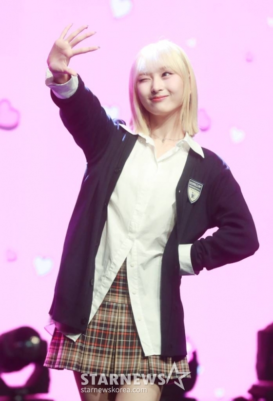 걸그룹 아이칠린 초원이 19일 오후 서울 강남구 일지아트홀에서 진행된 두 번째 미니 앨범 '아임 온 잇!'(I'M ON IT!) 발매기념 쇼케이스에서 포즈를 취하고 있다. /2023.07.19 /사진=이동훈 기자 photoguy@