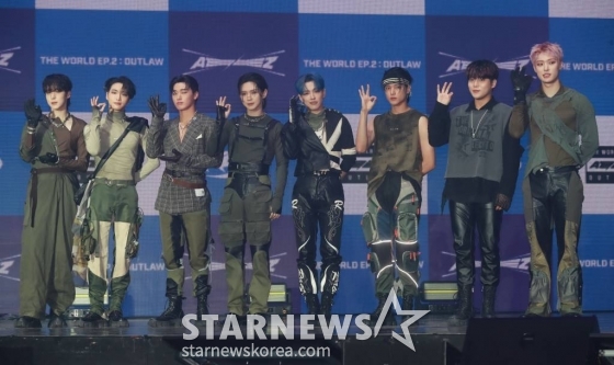 그룹 에이티즈(ATEEZ)가 15일 오후 서울 강서구 KBS 아레나에서 진행된 미니 9집 '더 월드 에피소드 2 : 아웃로우'(THE WORLD EP.2 : OUTLAW) 발매기념 쇼케이스에서 포즈를 취하고 있다. /2023.06.15 /사진=이동훈 기자 photoguy@