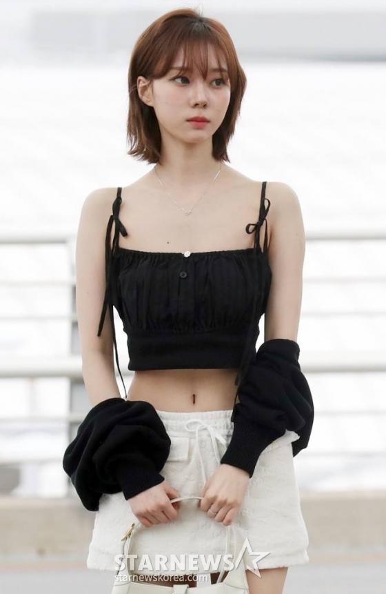 그룹 에스파(aespa) 윈터가 해외 일정 차 미국 뉴욕으로 7일 오전 인천국제공항을 통해 출국하고 있다. 2023.06.07 /사진=임성균 기자 tjdrbs23@