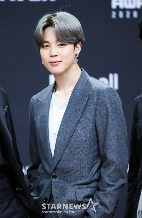 그룹 방탄소년단 지민이 6일 오후 온라인 생중계로 진행된 2020 MAMA(엠넷 아시안 뮤직 어워즈)에 참석해 포즈를 취하고 있다. /사진제공=CJENM /사진=이동훈 기자 photoguy@
