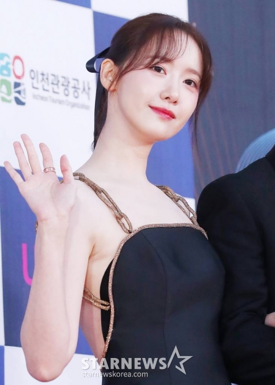 배우 임윤아가 19일 오후 인천 파라다이스 시티에서 열린 '제2회 청룡시리즈어워즈(Bluedragon Series Awards)' 레드카펫 행사에 참석하고 있다. '청룡시리즈어워즈'는 넷플릭스부터 디즈니+(플러스), 시즌, 애플TV+(플러스), 왓챠, 웨이브, 카카오TV, 쿠팡플레이, 티빙이 제작하거나 투자한 국내 드라마와 예능을 대상으로 한 국내 최초, 단독 시상식이다. 2023.07.19 /사진=김창현 기자 chmt@