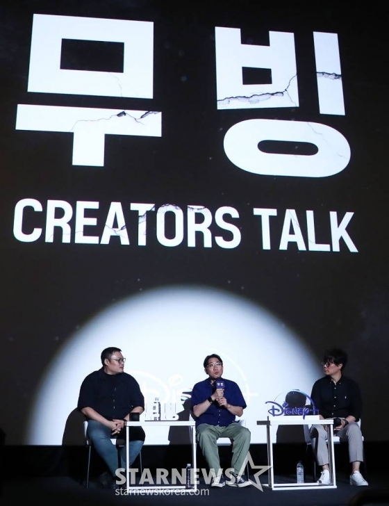 20일 오후 서울 용산구 아이파크몰 CGV에서 디즈니+ 오리지널 시리즈 '무빙' 크리에이터스 토크 행사가 진행되고 있다.  '무빙'은 초능력을 숨긴 채 현재를 살아가는 아이들과 아픈 비밀을 감춘 채 과거를 살아온 부모들의 이야기를 그린 휴먼 액션 시리즈다. 배우 류승룡, 한효주, 조인성, 차태현, 류승범, 김성균, 김희원, 문성근 등 화려한 캐스팅 라인업을 자랑한다.   '무빙'은 강풀 작가의 동명 웹툰을 원작으로 '킹덤 시즌2' 박인제 감독을 비롯해 '오징어 게임', '파친코' 등에 참여한 최고의 제작진이 만들어낸 웰메이드 프로젝트다. 8월 9일 공개. 2023.07.20 /사진=김창현 기자 chmt@