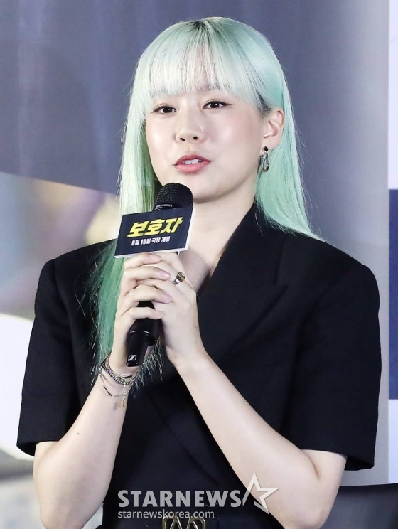 배우 박유나가 24일 오전 서울 용산구 아이파크몰 CGV에서 진행된 영화 '보호자' 제작보고회에 참석해 인사말을 하고 있다.  정우성 감독의 첫 장 영화인 '보호자'는 10년 만에 출소해 몰랐던 딸의 존재를 알고 평범하게 살기를 원하는 수혁과 그를 노리는 이들 사이의 이야기를 그린 액션 영화다. 내달 15일 개봉. 2023.07.24 /사진=김창현 기자 chmt@