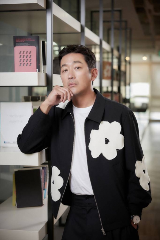 영화 '비공식작전'(감독 김성훈)의 주연배우 하정우가 24일 오후 진행된 인터뷰를 위해 포즈를 취하고 있다. /사진제공=쇼박스 2023.07.24 /사진=이동훈 기자 photoguy@