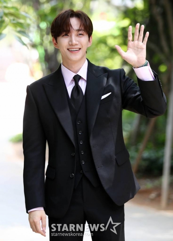 그룹 2PM 준호가 6일 오후 서울 마포구 상암동 JTBC에서 진행되는 '뉴스룸' 녹화를 위해 도착하고 있다. 2023.07.06 /사진=임성균 기자 tjdrbs23@