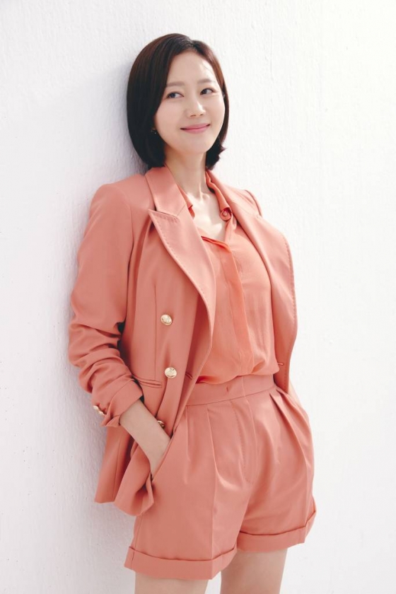 영화 '밀수'(감독 류승완)의 배우 염정아 21일 진행된 인터뷰를 위해 포즈를 취하고 있다. /사진제공=아티스트컴퍼니 2023.07.21 /사진=이동훈 기자 photoguy@