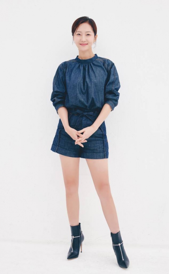 영화 '밀수'(감독 류승완)의 배우 염정아 21일 진행된 인터뷰를 위해 포즈를 취하고 있다. /사진제공=아티스트컴퍼니 2023.07.21 /사진=이동훈 기자 photoguy@