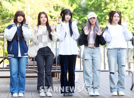 걸그룹 에이디야가 19일 오전 서울 영등포구 여의도동 KBS 신관홀에서 진행된 '뮤직뱅크' 리허설에 참석하며 포즈를 취하고 있다. 2023.05.19 /사진=김창현 기자 chmt@