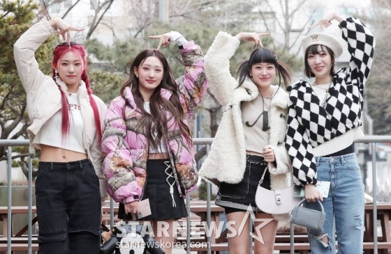 걸그룹 하이키가 3일 오전 서울 영등포구 여의도동 KBS 신관홀에서 진행된 '뮤직뱅크' 리허설에 참석하며 포즈를 취하고 있다. 2023.02.03 /사진=김창현 기자 chmt@