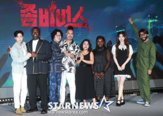 딘딘, 조나단, 홍성우, 유희관, 박나래, 파트리샤, 츠키, 노홍철이 8일 오전 서울 마포구 호텔 나루에서 진행된 넷플릭스 새 예능 '좀비버스' 제작발표회에 참석해 포즈를 취하고 있다. /사진=이동훈 기자