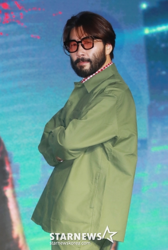 방송인 노홍철이 8일 오전 서울 마포구 호텔 나루에서 진행된 넷플릭스 새 예능 '좀비버스' 제작발표회에 참석해 포즈를 취하고 있다. /사진=이동훈 기자