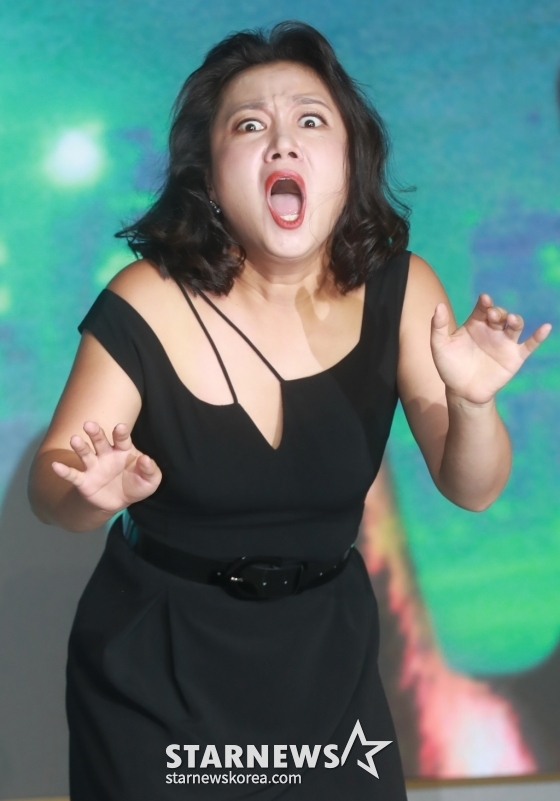 방송인 노홍철이 8일 오전 서울 마포구 호텔 나루에서 진행된 넷플릭스 새 예능 '좀비버스' 제작발표회에 참석해 포즈를 취하고 있다. /사진=이동훈 기자