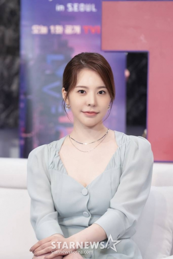 가수 써니가 19일 오전 온라인 생중계로 진행된 티빙 오리지널 '러브캐처 인 서울' 제작발표회에 참석해 포즈를 취하고 있다.  진실과 거짓 사이에서 진짜 사랑을 찾기 위한 리얼 연애 심리 게임 '러브캐처 인 서울'은 19일 첫 방송된다. /사진제공=티빙 2021.11.19 /사진=이동훈 기자 photoguy@