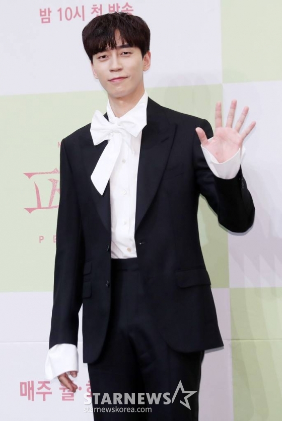 배우 신성록이 3일 오후 서울 구로구 신도림동 라마다 서울 신도림에서 열린 KBS2 새 월화드라마 '퍼퓸' 제작발표회에 참석해 포즈를 취하고 있다. /사진=김휘선 기자 hwijpg@