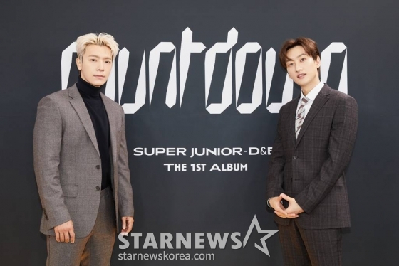 그룹 슈퍼주니어 D&E 동해, 은혁이 2일 오전 온라인으로 진행된 첫 번째 정규앨범 'COUNTDOWN'(카운트다운) 발매기념 기자간담회에 참석해 포즈를 취하고 있다. 새 앨범 'COUNTDOWN'은 시작이나 발사 순간을 0으로 하고 계획 개시의 순간부터 시, 분, 초를 거꾸로 세어 가는 행위를 의미하며, 지난 10년의 시간을 토대로 슈퍼주니어-D&E가 새롭게 다시 시작한다는 뜻을 담았다. / 사진제공 = SM엔터테인먼트 /사진=김창현 기자 chmt@
