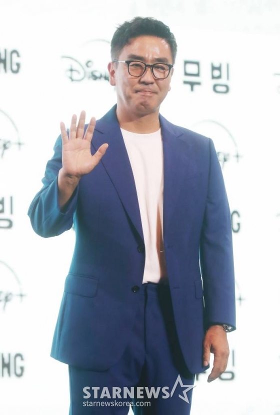 배우 류승룡이 3일 오후 서울 강남구 그랜드 인터컨티넨탈 서울 파르나스에서 진행된 디즈니+ 오리지널 시리즈 '무빙' 제작발표회에 참석해 질문에 답하고 있다. 초능력을 숨긴 채 현재를 살아가는 아이들과, 과거의 아픈 비밀을 숨긴 채 살아온 부모들이 시대와 세대를 넘어 닥치는 거대한 위험에 함께 맞서는 초능력 액션 히어로물 '무빙'은 오는 9일 공개된다. /2023.08.03 /사진=이동훈