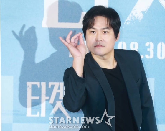 배우 김성균이 9일 오전 서울 메가박스 성수점에서 진행된 영화 '타겟'(감독 박희곤) 제작발표회에 참석해 포즈를 취하고 있다. 중고거래로 범죄의 표적이 된 ‘수현’의 일상 속에서 벌어지는 서스펜스를 담은 스릴러 '타겟'은 오는 30일 개봉한다. /2023.08.09 /사진=이동훈