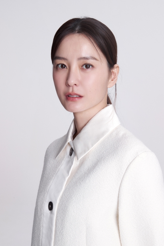 영화 '잠'의 주연배우 정유미가 22일 오후 진행된 인터뷰를 위해 포즈를 취하고 있다.   행복한 신혼부부 현수와 수진을 악몽처럼 덮친 남편 현수의 수면 중 이상 행동, 잠드는 순간 시작되는 끔찍한 공포와 비밀을 풀기 위해 애쓰는 두 사람의 이야기를 그린 영화 '잠'은 9월 6일 개봉한다. /사진제공=롯데엔터테인먼트 2023.08.22 /사진=이동훈