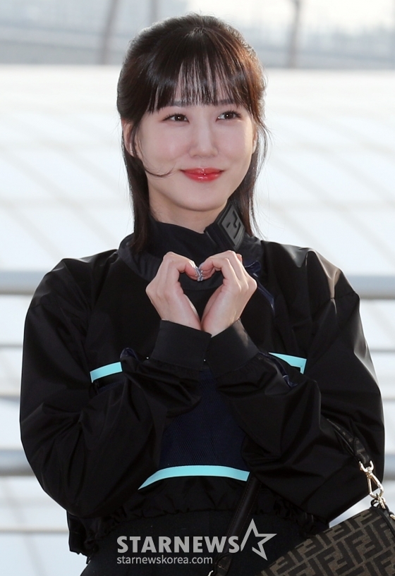 배우 박은빈이 싱가포르에서 진행되는 팬미팅을 위해 10일 오후 인천국제공항을 통해 출국하고 있다. 2022.11.10 /사진=임성균 기자 tjdrbs23@