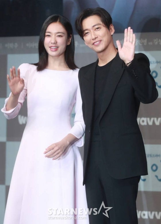 배우 안은진, 남궁민이 4일 오후 서울 마포구 상암동 MBC에서 진행된 금토드라마 '연인' 제작발표회에 참석해 포즈를 취하고 있다. 병자호란을 겪으며 엇갈리는 연인들의 사랑과 백성들의 생명력을 다룬 휴먼역사멜로 드라마 '연인'은 오늘(4일) 첫 방송된다. /2023.08.04 /사진=이동훈