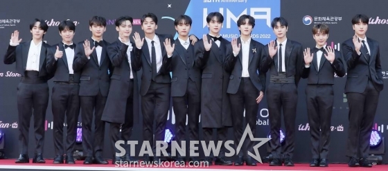 그룹 오메가엑스가 11일 오후 서울 송파구 잠실종합운동장 실내체육관에서 진행된 '30주년 한터뮤직어워즈 2022' 레드카펫 행사에 참석해 포즈를 취하고 있다. 2023.02.11 /사진=김창현 기자 chmt@