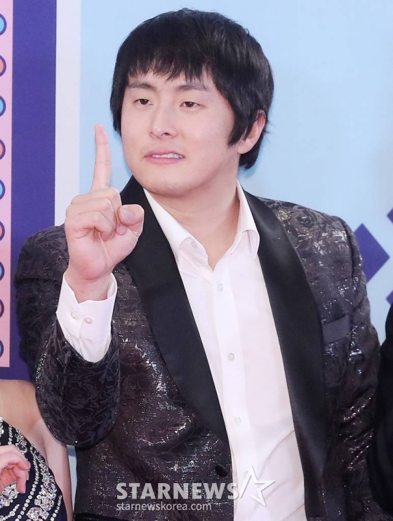 웹툰작가 기안84가 29일 오후 서울 마포구 상암동 MBC사옥에서 진행된 '2022 MBC 방송연예대상' 레드카펫 행사에 참석해 포즈를 취하고 있다. 2022.12.29 /사진=김창현 기자 chmt@
