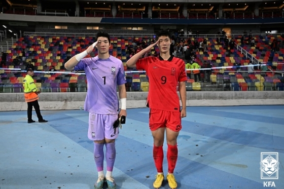 김준홍(왼쪽). /사진=대한축구협회 제공