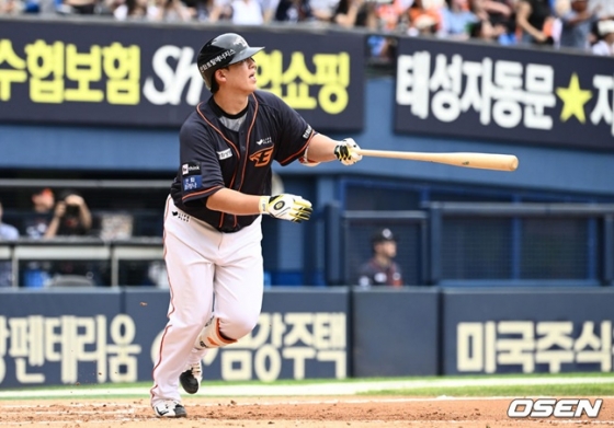 한화 노시환이 3일 LG전 2회초 2루타를 날리고 있다. /사진=OSEN