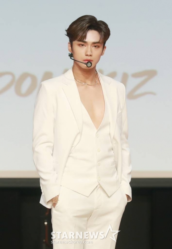 그룹 동키즈 경윤이 19일 오후 서울 강남구 청담동 일지아트홀에서 열린 세번째 싱글앨범 '自我'(자아) 쇼케이스에서 포즈를 취하고 있다. /사진=이동훈 기자 photoguy@