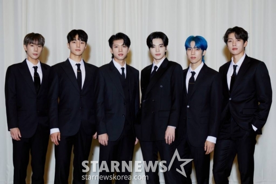그룹 인피니트(INFINITE)가 31일 오후 서울 서초구 더 리버사이드 호텔에서 진행된 일곱 번째 미니앨범 '비긴'(13egin) 발매 기념 기자간담회에 참석해 포즈를 취하고 있다. 새 앨범 타이틀곡 '뉴 이모션스(New Emotions)'는 멤버들의 6인 6색 풍성한 보컬과 코드 프로그레션이 묵직하게 어우러진 소리 표현이 매력적인 트랙으로 프로듀서 라이언 전(Ryan Jhun)이 작곡을 맡았다. 또한 인피니트는 매혹적인 남자들의 나른함과 섹시함을 담아 마치 고급 향수의 은은한 향과 같이 세련되면서도 과하지 않은 퍼포먼스를 완성했다. / 사진제공 =인피니트 컴퍼니 /사진=김창현