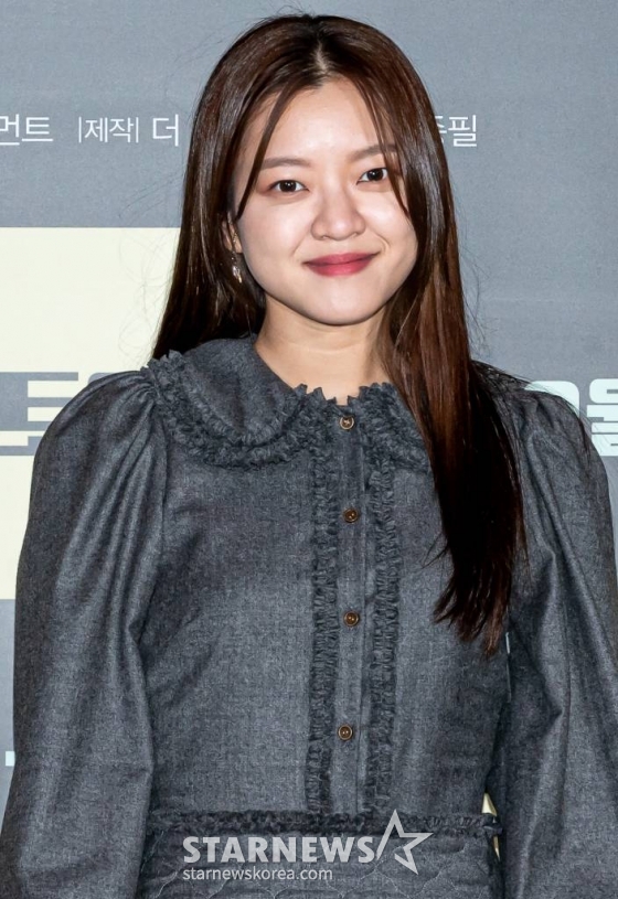 배우 고아성이 12일 오후 롯데시네마 건대입구점에서 열린 영화 '삼진그룹 영어토익반'(감독 이종필) 언론배급시사회에 참석해 포즈를 취하고 있다. /사진제공=앤드크레딧 /사진=이동훈 기자 photoguy@