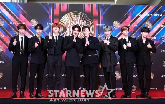 그룹 스트레이트키즈가 7일 오후 태국 방콕 라자망갈라 국립 경기장에서 열린 ‘37회 골든디스크어워즈 with 틱톡' 레드카펫 행사에 참석해 포토타임을 갖고 있다.  '37회 골든디스크 어워즈 with 틱톡'은 2023년 1월 7일 오후 8시(KST) 태국 방콕 라자망갈라 스타디움서 개최된다. 이다희·성시경·박소담·닉쿤이 MC를 맡았으며 JTBC 지연 중계 JTBC2·JTBC4에서 생중계된다. /사진제공=골든디스크 어워즈 사무국 2023.01.07 /사진=이동훈 기자 photoguy@